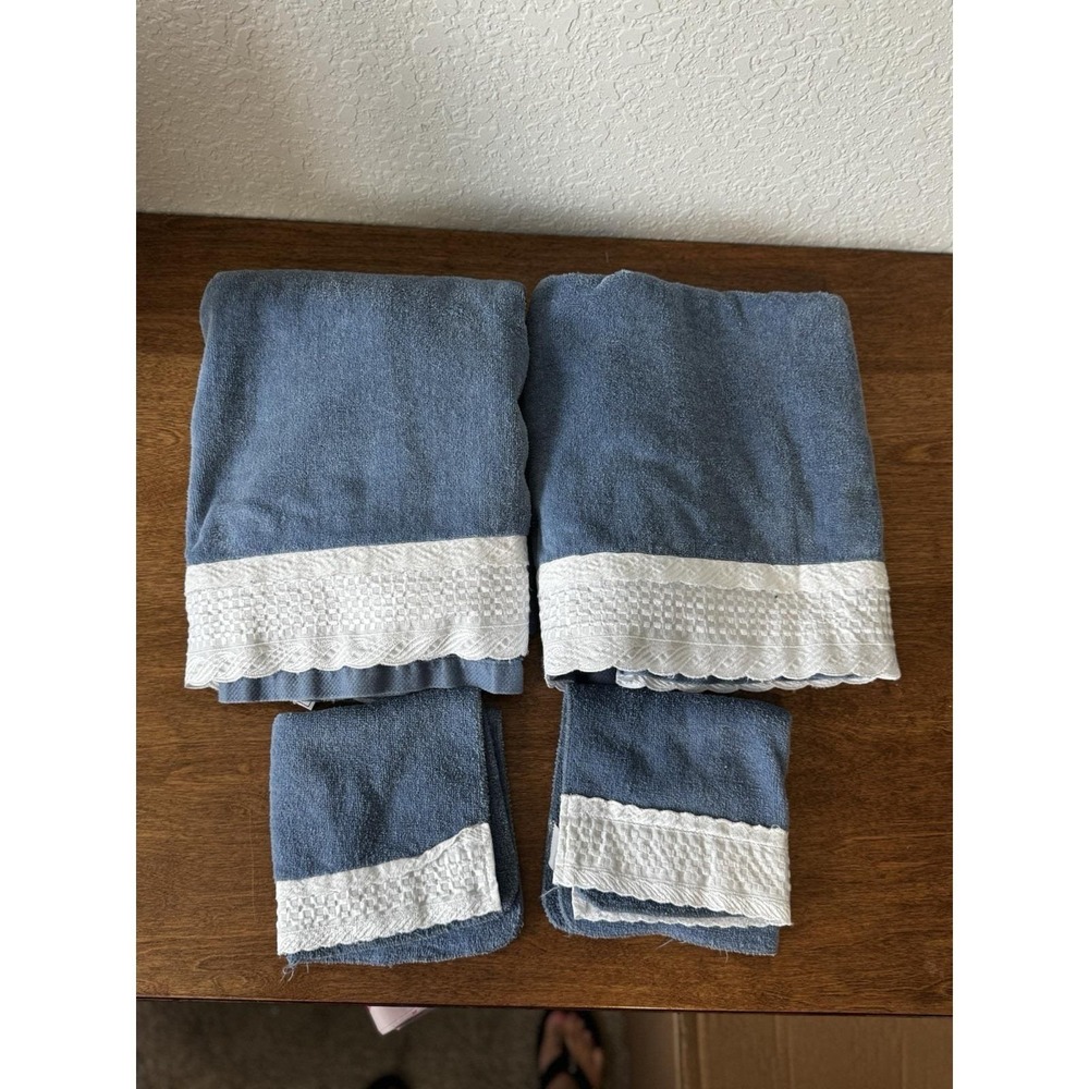 Vintage Avanti Towel & Wash Clothe Set Blue & White The Avanti Look Made In USA